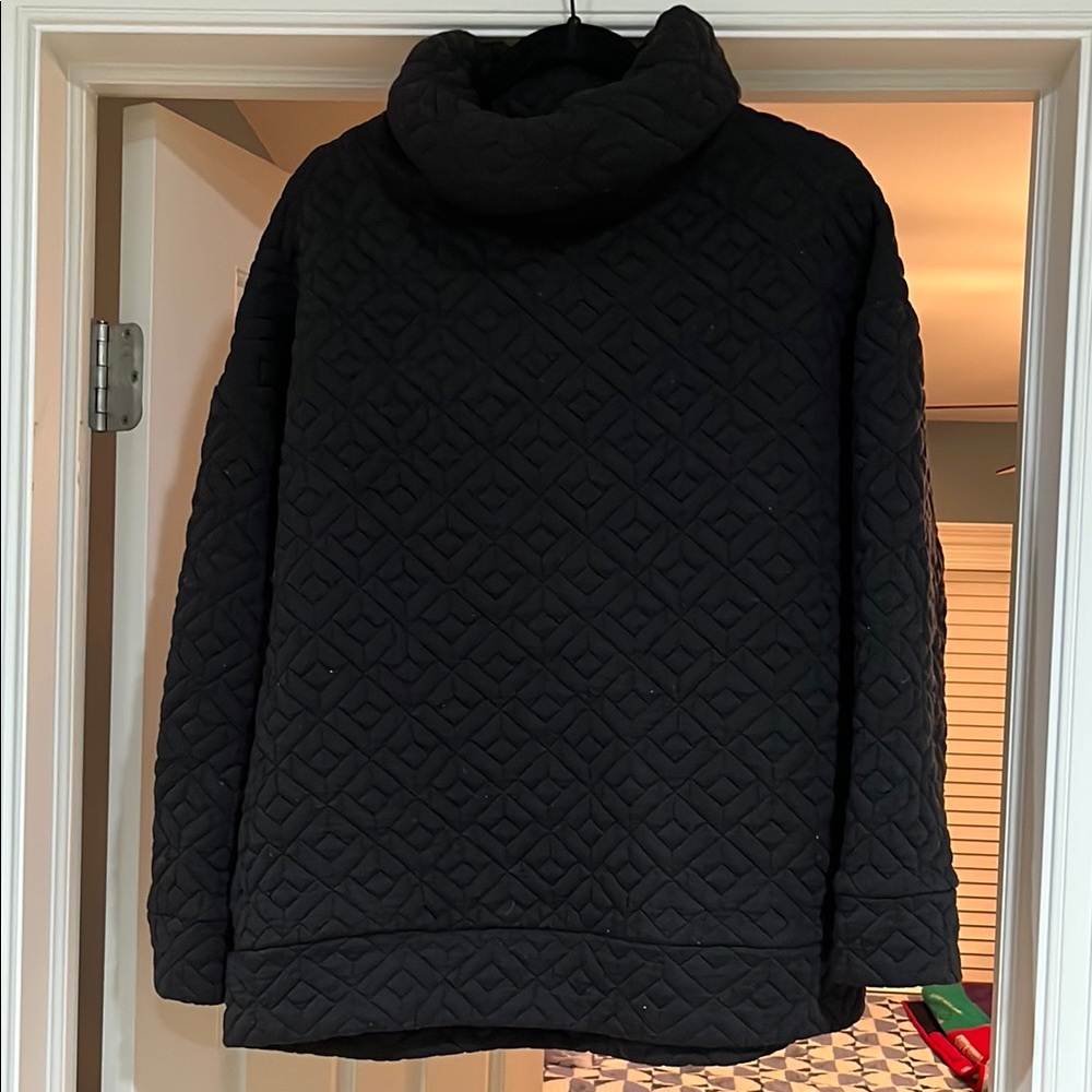 Chic Black Quilted Sweater